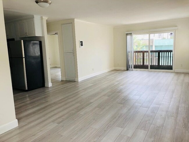 Building Photo - 1 bedroom Condo steps from the beach