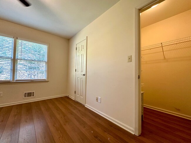 Building Photo - 759 Mockingbird Ln