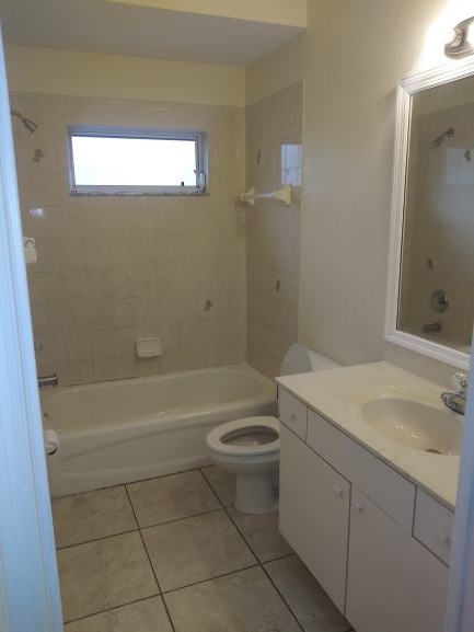 Foto del edificio - 3799 N Chamberlain Blvd