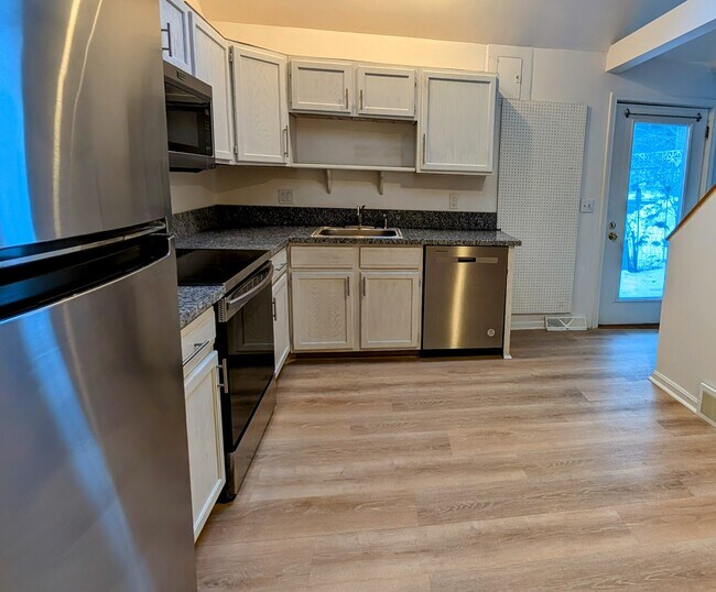Foto del edificio - 301 Riverdale Dr