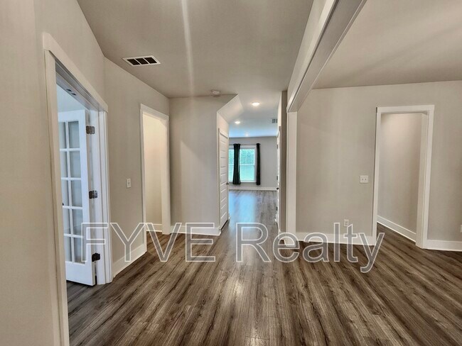 Building Photo - 4026 Danes Dr