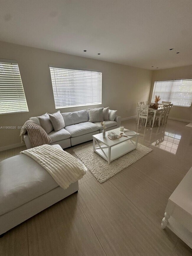 Foto del edificio - 9464 Abbott Ave