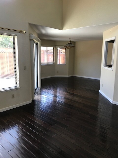 Building Photo - 18882 Biarritz Ln