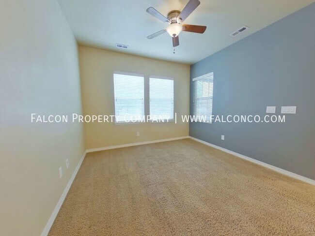 Foto del edificio - Beautiful Townhome In Gold Hill Mesa!  - A...