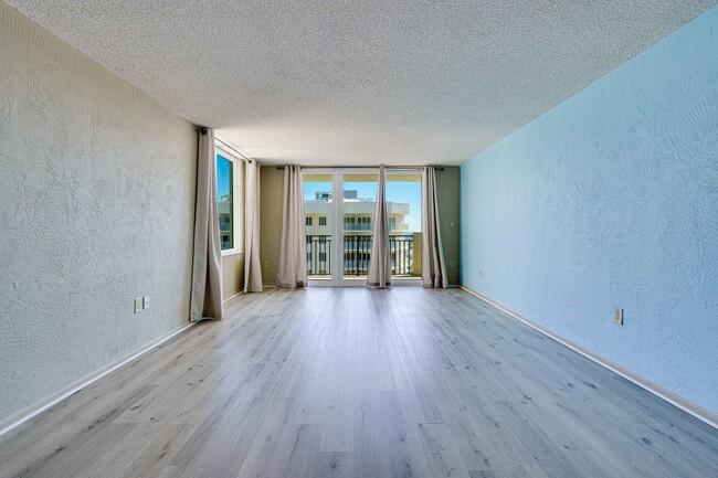 Building Photo - Oceanfront 2BR/2BA High-Rise Condo – Dayto...