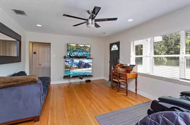 Foto del edificio - 231 W Princeton St