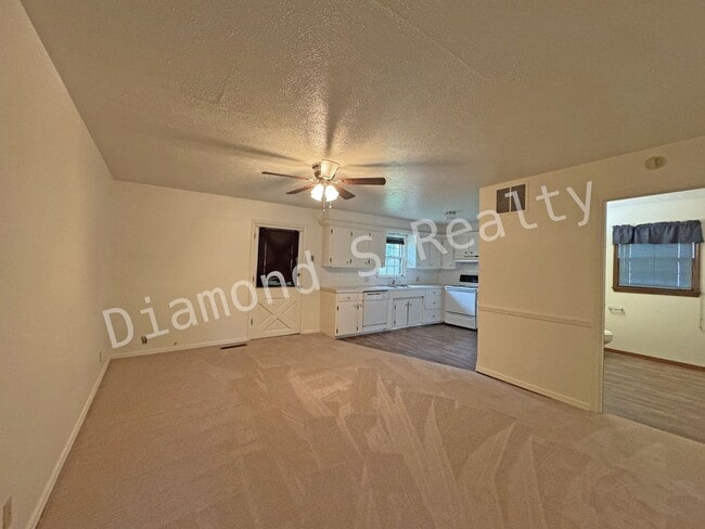 Building Photo - Charming 3 bedroom home close to Cooper So...