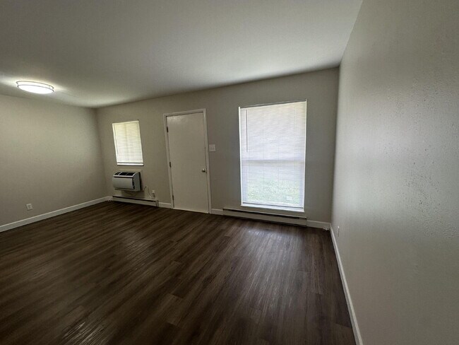 Foto del edificio - 2 bed 1 bath fully renovated