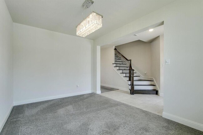 Building Photo - 9505 Oxbow Ln
