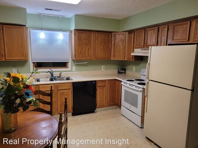Building Photo - 2 br, 1.5 bath House - 485 Pickett Street