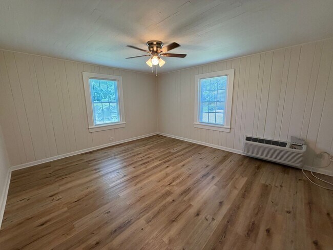 Building Photo - Renovated 1/1 House in East Rome- $995