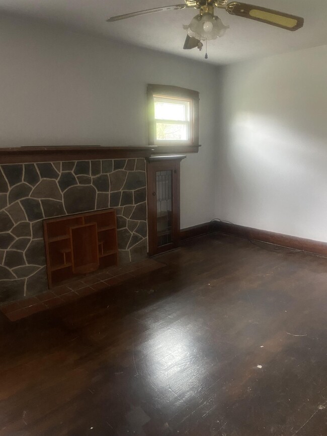 Building Photo - 36 W Avondale Ave