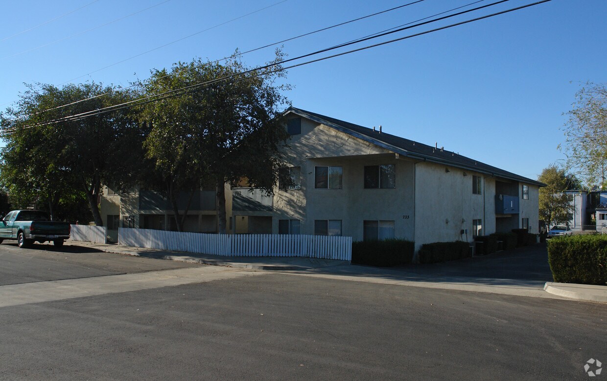Foto principal - 733 B St