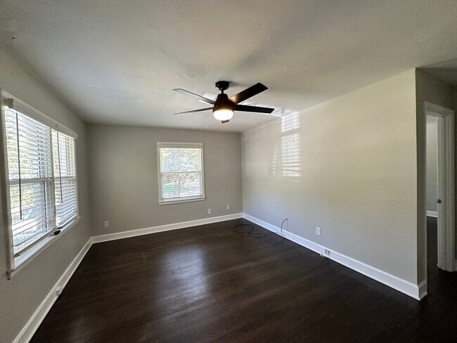 Foto del edificio - 3011 Amity Garden Ct