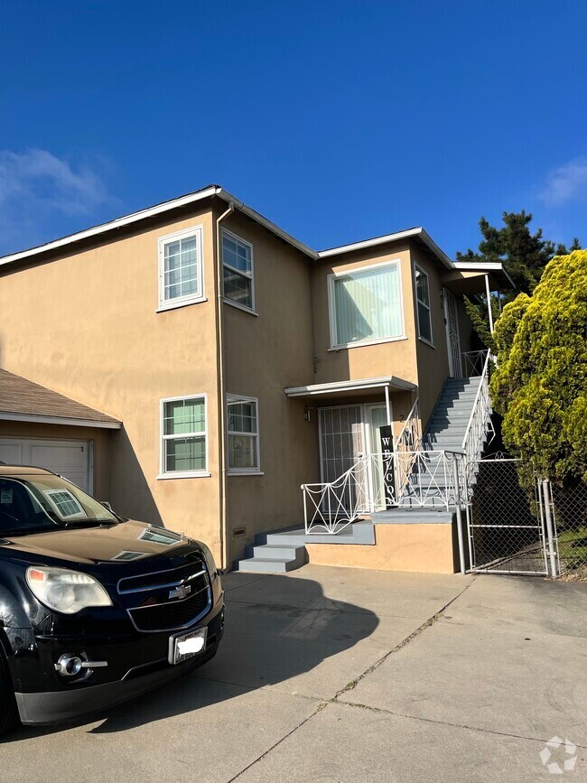 Building Photo - 520 S Inglewood Ave