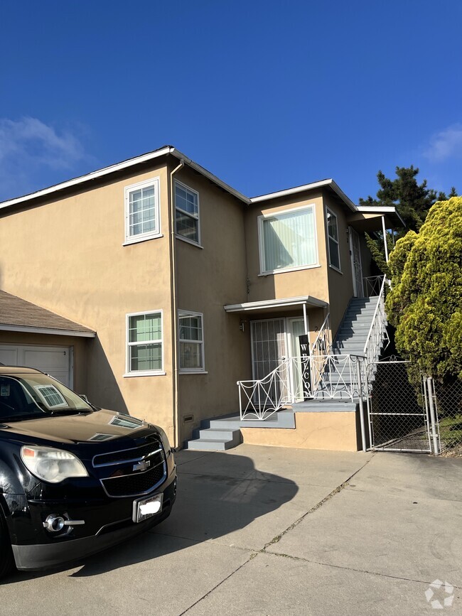 Building Photo - 520 S Inglewood Ave