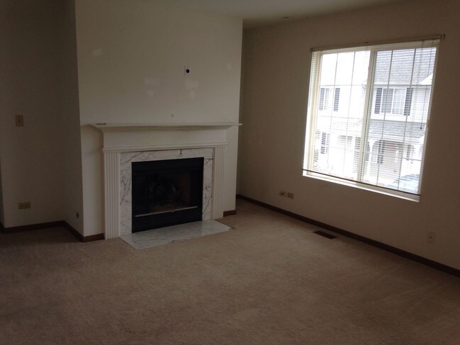 Building Photo - 406 Sandhurst Ln