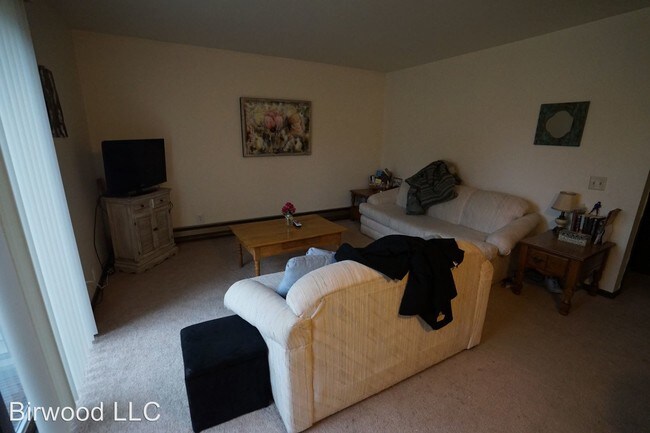 Foto del edificio - 261-261 Broadway Dr