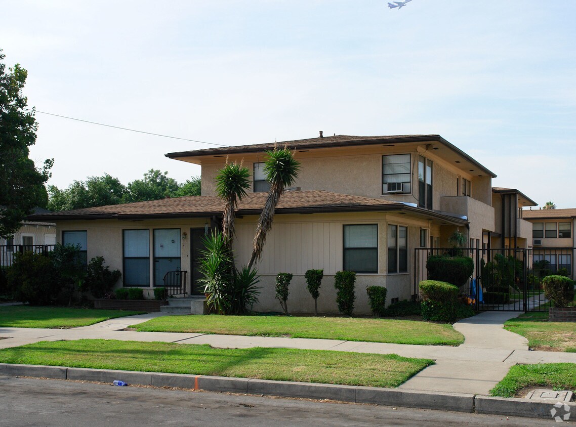 Building Photo - 541 W Flora St