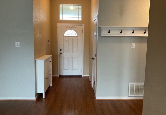 Foto del edificio - AMAZING RENT SPECIAL WITH IMMEDIATE MOVE IN - SECTION 8 ACCEPTED!