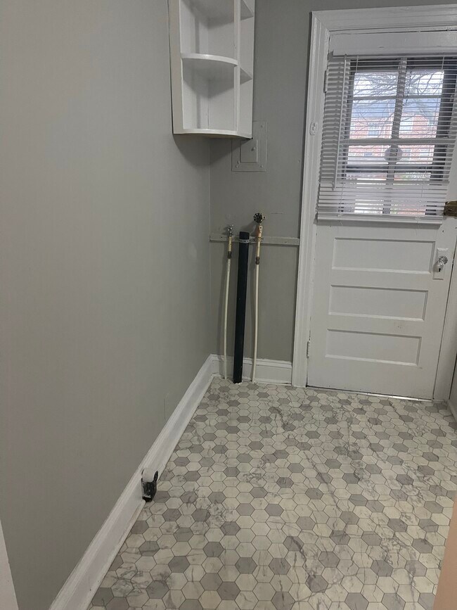 Building Photo - 1707 Dinwiddie Ave