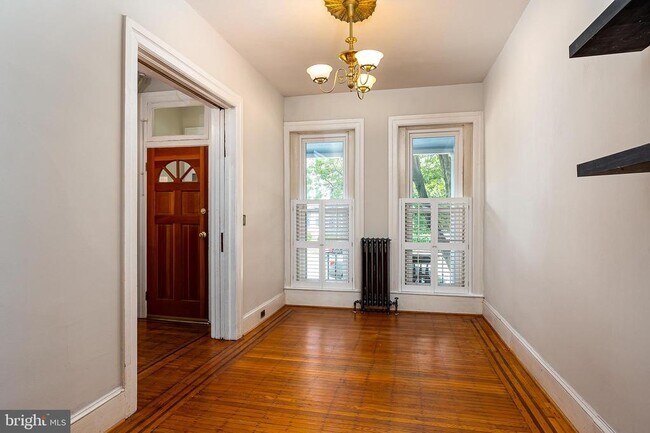 Foto del edificio - 4018 Roland Ave