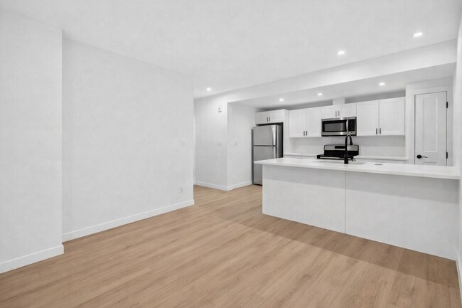 Photo du bâtiment - 10316-10147 147 St NW