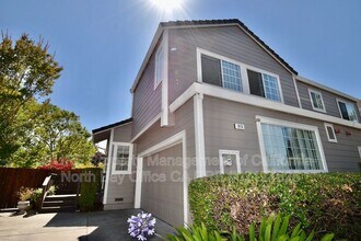 Building Photo - 813 Vineyard Pl