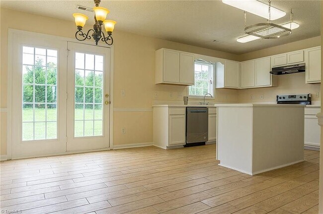Building Photo - 100 Fiddlers Knoll Ct