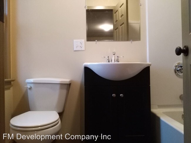 Building Photo - 3 br, 2 bath House - 728 Oak Court
