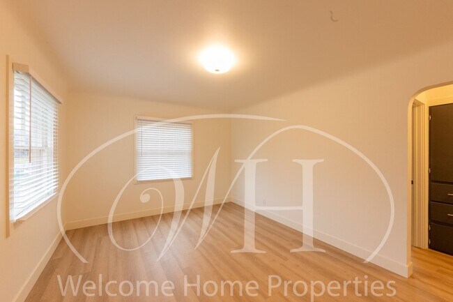 Foto del edificio - 427 E Pine St