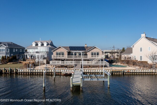 Building Photo - 277 S Shore Dr