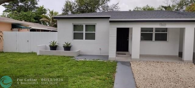 Foto del edificio - 1360 NE 159th St