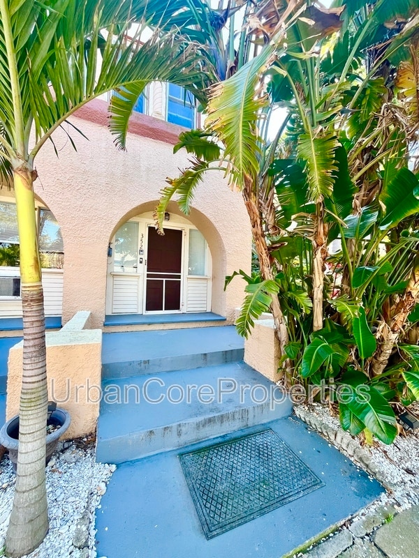 Foto del edificio - 352 13th Ave NE