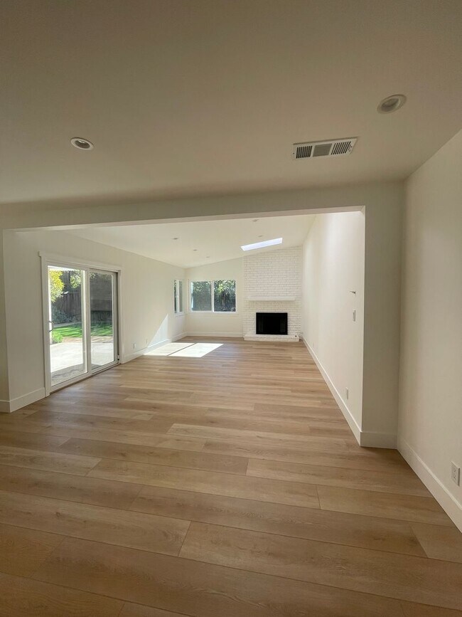 Foto del edificio - Santa Barbara desired neighborhood