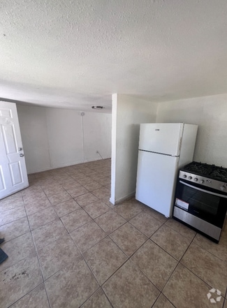 Building Photo - 1456 Cameron Ln