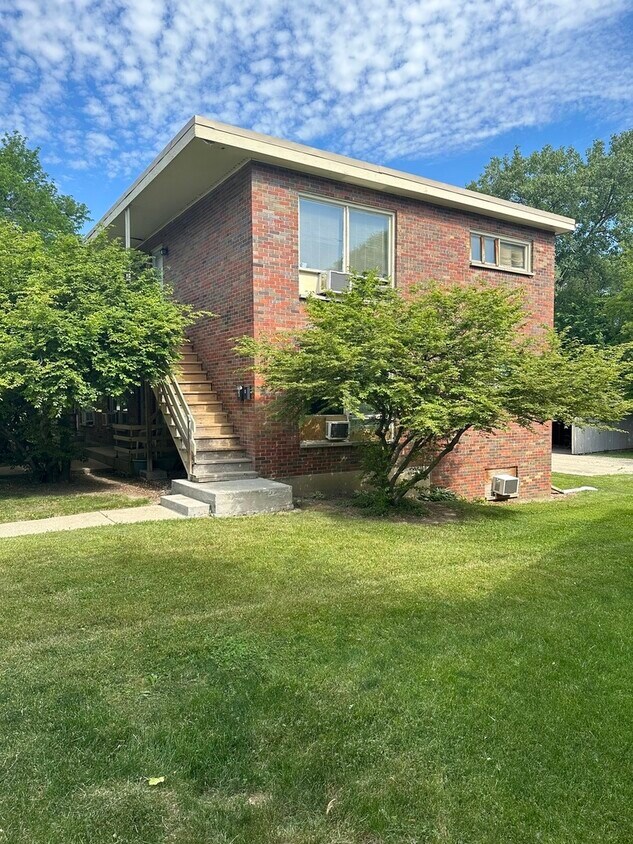 1102 Dean St Unit 1, St. Charles, IL 60174 Room for Rent in St