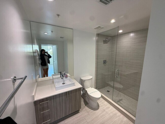 Foto del edificio - 551 NE 39th St