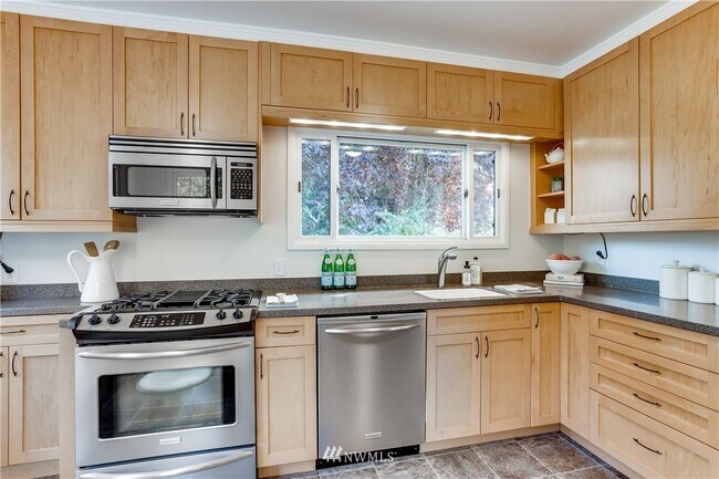 Foto del edificio - 6200 30th Ave NE