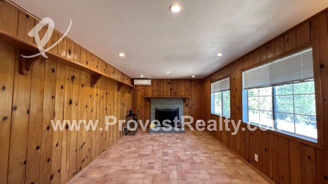 Building Photo - Cozy 3 Bed, 2 Bath Wrightwood Home!!