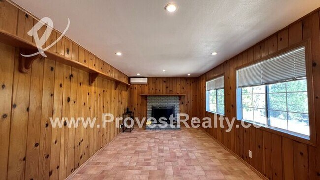 Foto del edificio - Cozy 3 Bed, 2 Bath Wrightwood Home!!