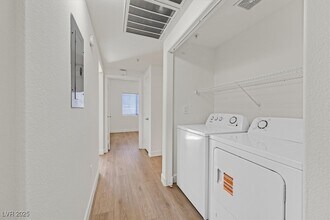 Building Photo - 2291 W Horizon Ridge Pkwy