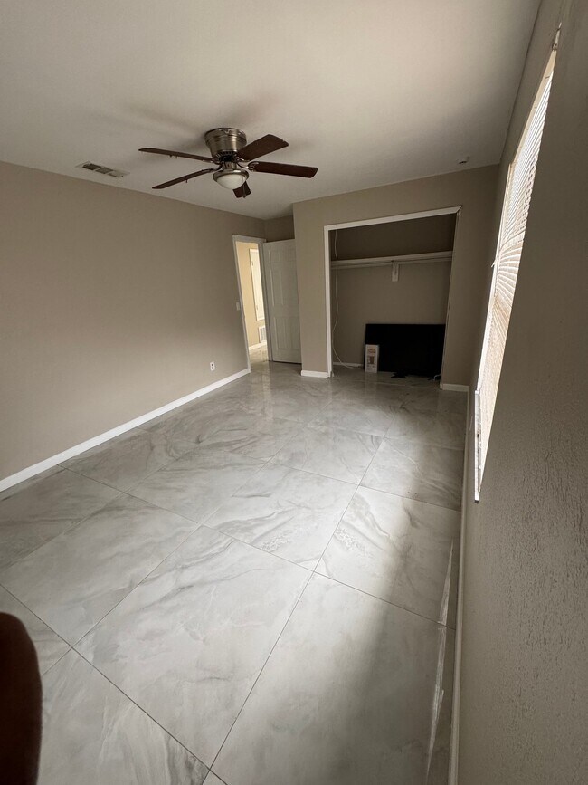 Foto del edificio - 103 N Hart Blvd