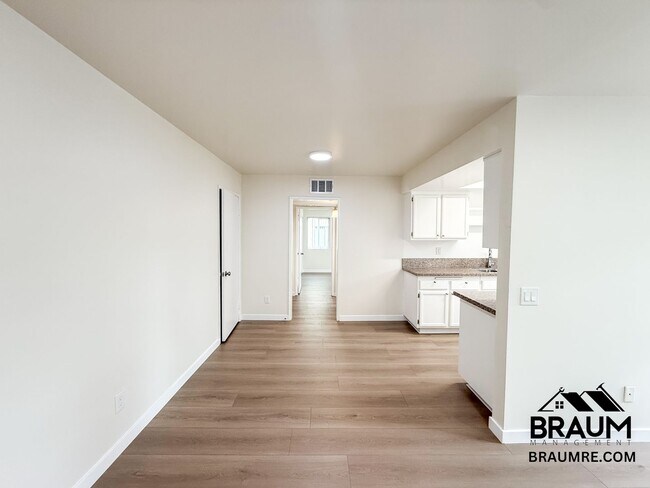 Foto del edificio - 15000 Burbank Blvd
