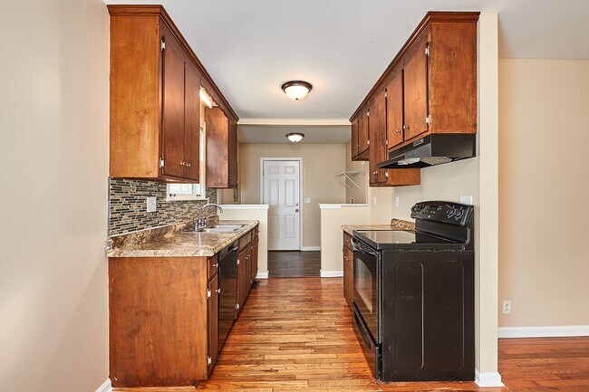 Foto del edificio - Coming Soon: 3 BR, 1 1/2 BA house in Sprin...