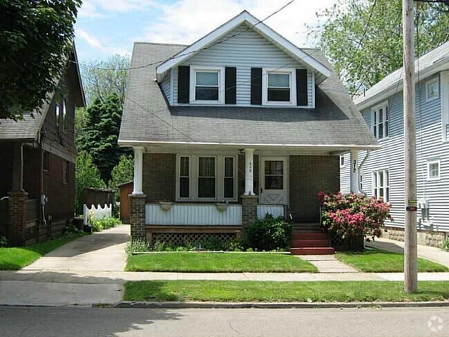 Building Photo - 312 Cascade St