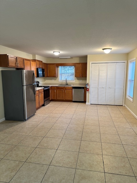 Living room kitchen laundry - 673 Sand Hill Rd