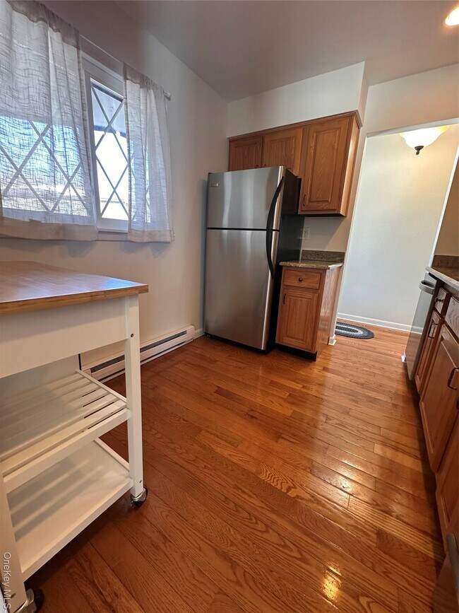 Building Photo - 129 Main St