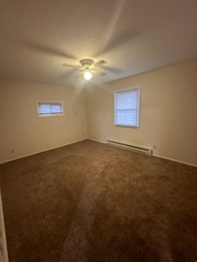 Building Photo - Two Bedroom House