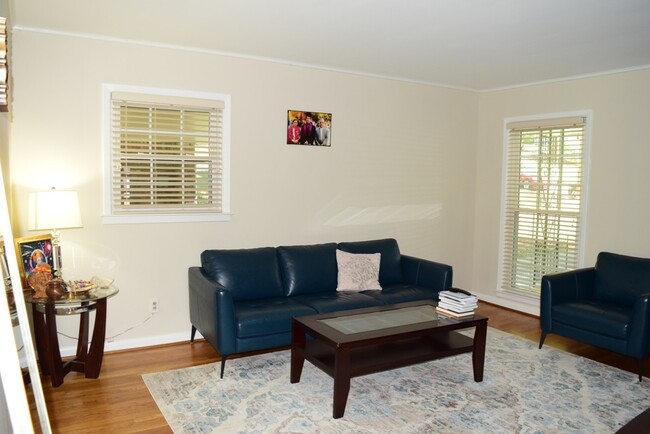 Building Photo - 4078 Menlo Dr